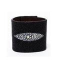 Wide cuff in onyx Stingray with white crown.